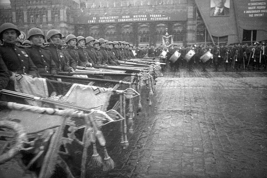 Хроника Парад 1945